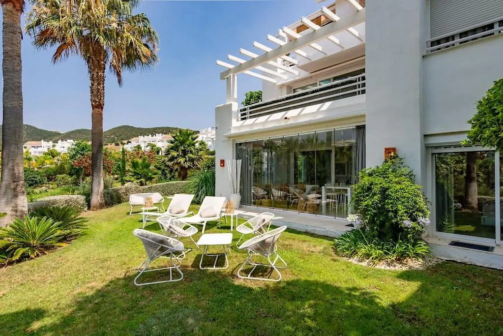 Modern Apt In Alcazaba Lagoon Estepona